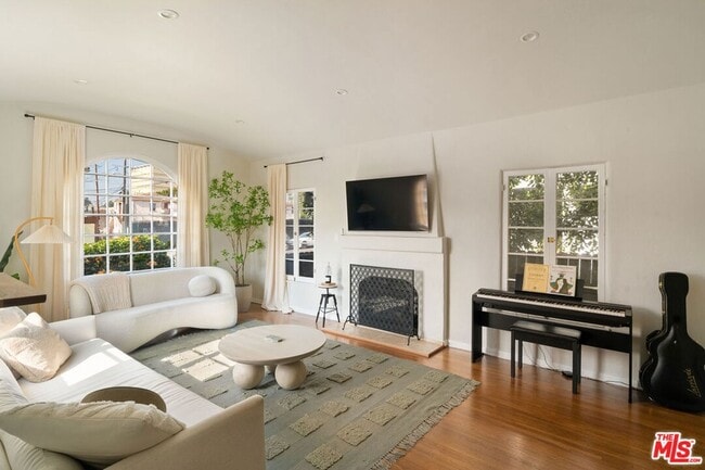 Building Photo - 1414 S Curson Ave