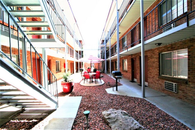 Foto del edificio - 840 N Washington St