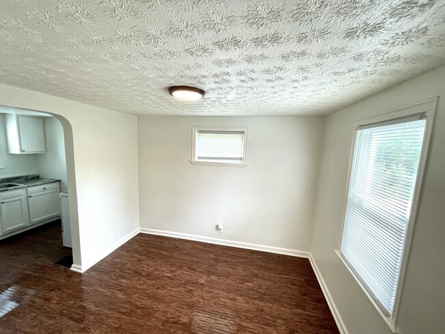 Building Photo - 1806 Harold Pl