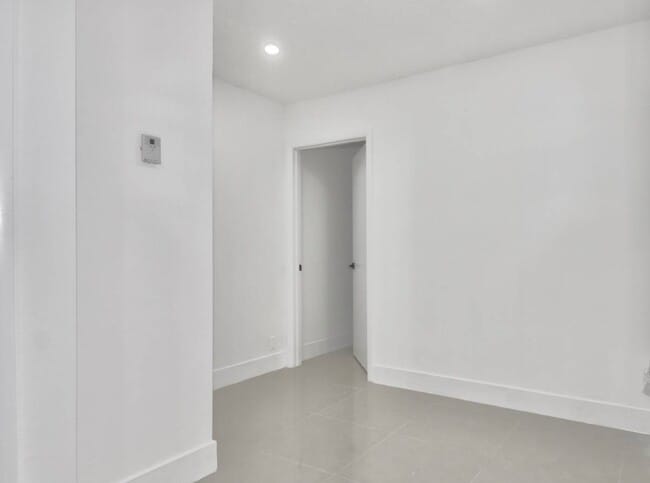 A - 7 - YOUNG CIRCLE APTS