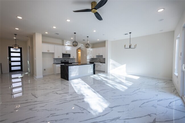 Foto del edificio - 5906 St Augustine St