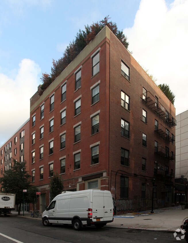 Primary Photo - 6 E First St