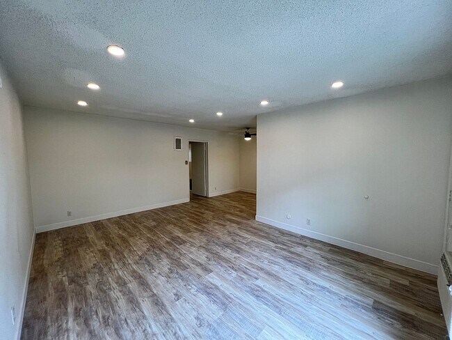 Foto del edificio - 3510 Clarington Ave