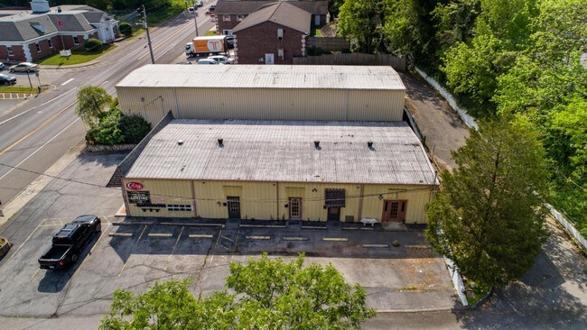 Building Photo - 215 E Race St