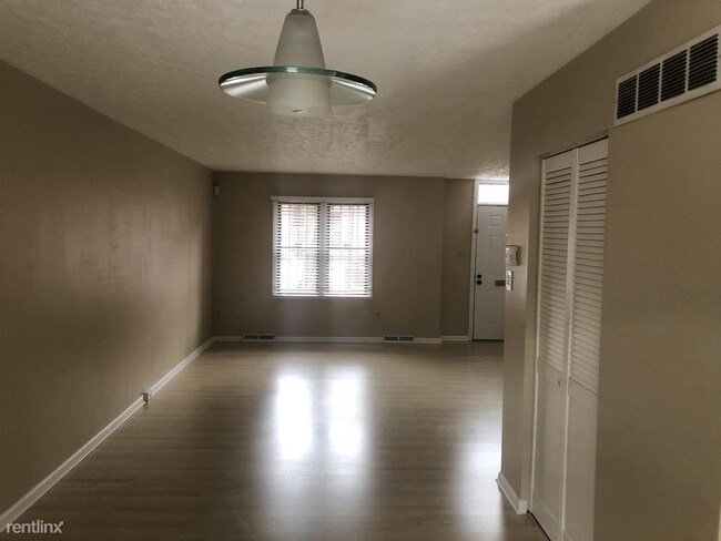 Building Photo - 2 br, 1.5 bath Townhome - 431 Avery St