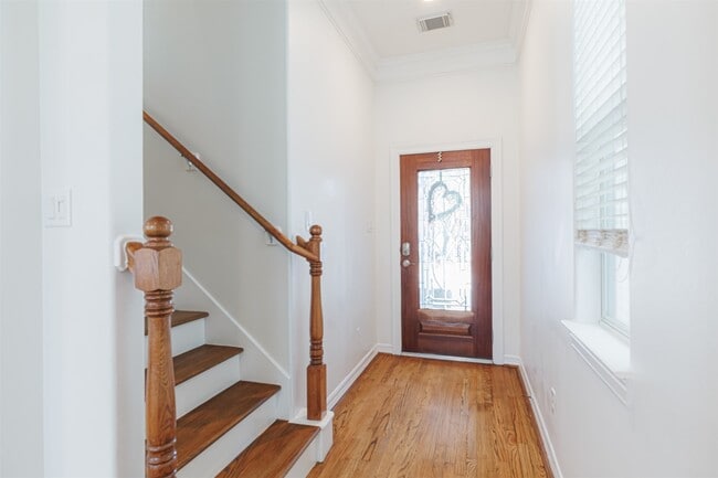 Foto del edificio - 3325 New Garden View Ln