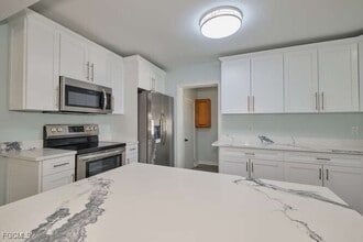 Building Photo - 4370 Deleon St