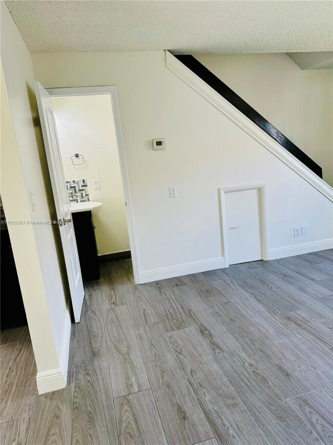 Foto del edificio - 6625 Winfield Blvd