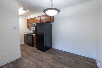 2 BR, 1 BA - 840SF - The Reserve