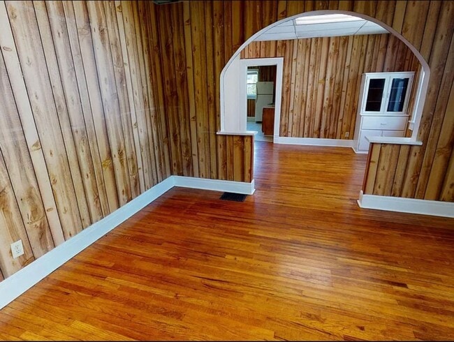 Foto del edificio - 3 bedroom 1.5 bath house - Now available for the 2026/2027 lease term!