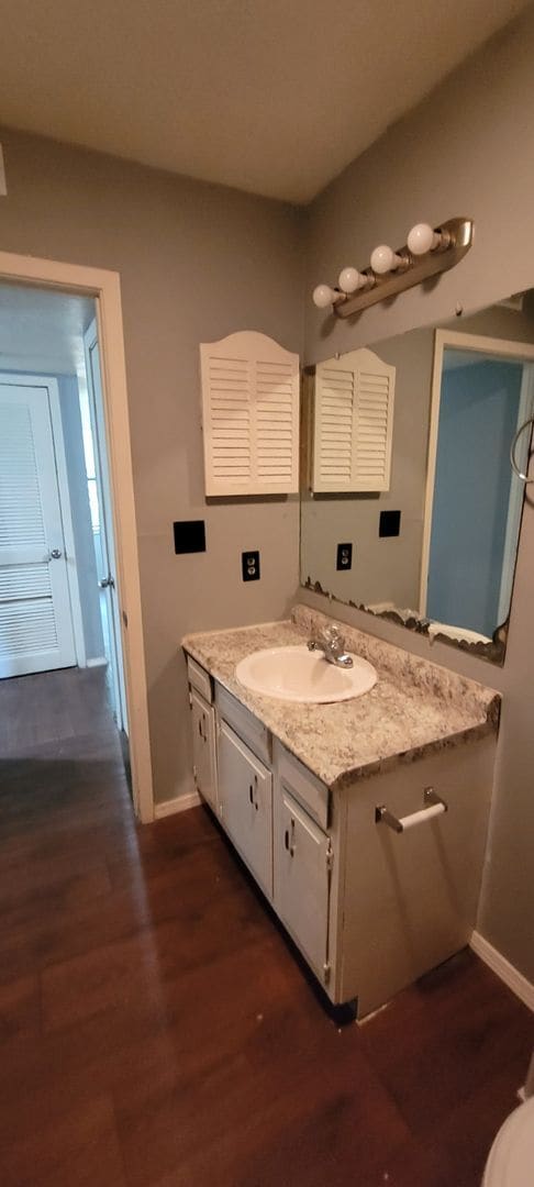 Building Photo - 2 Bedroom 1 Bath Condo Style Apartment