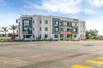 Building Photo - Dezi