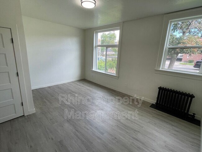 Foto del edificio - 376 E Broadway