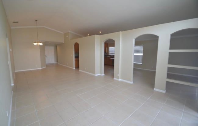 Foto del edificio - 2838 N Custer Rd