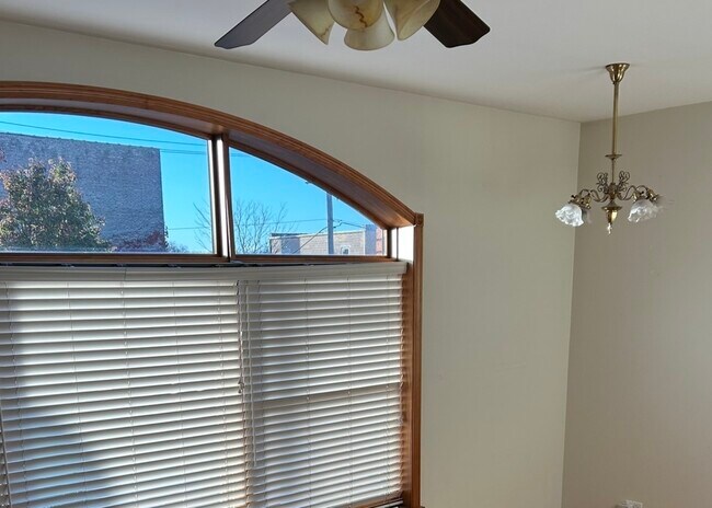 Foto del edificio - 116 N Main St