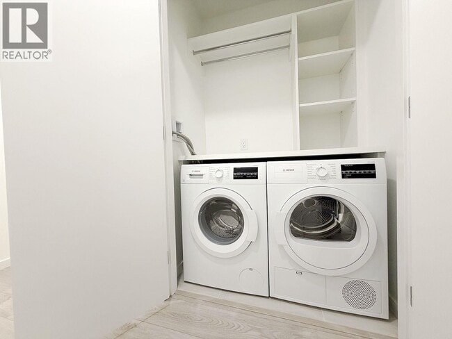 Photo du bâtiment - 6600 Minoru Blvd