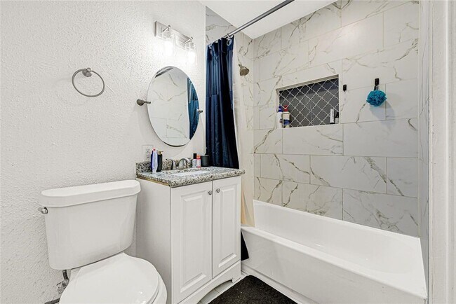 Foto del edificio - 2126 Hillshire Dr