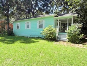 Building Photo - 606 Collins Dr