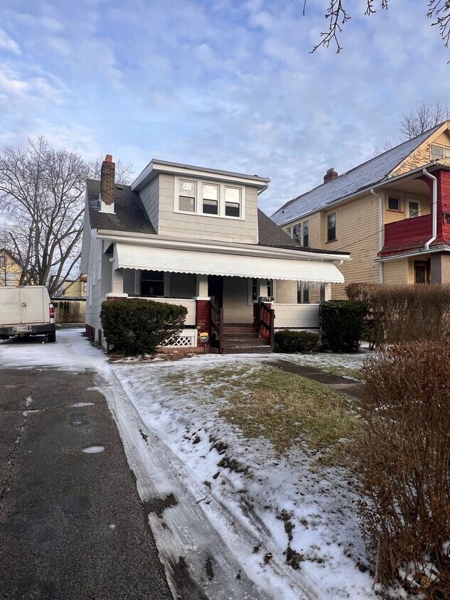 Foto principal - SECTION 8 WELCOME – Spacious 2-Bedroom wit...