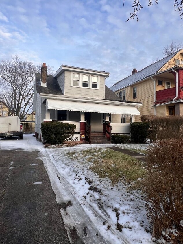 Primary Photo - SECTION 8 WELCOME – Spacious 2-Bedroom wit...