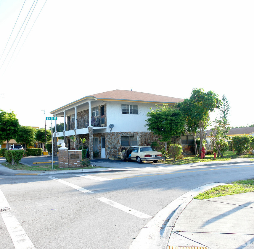 Building Photo - 1100 NW 31st Ave