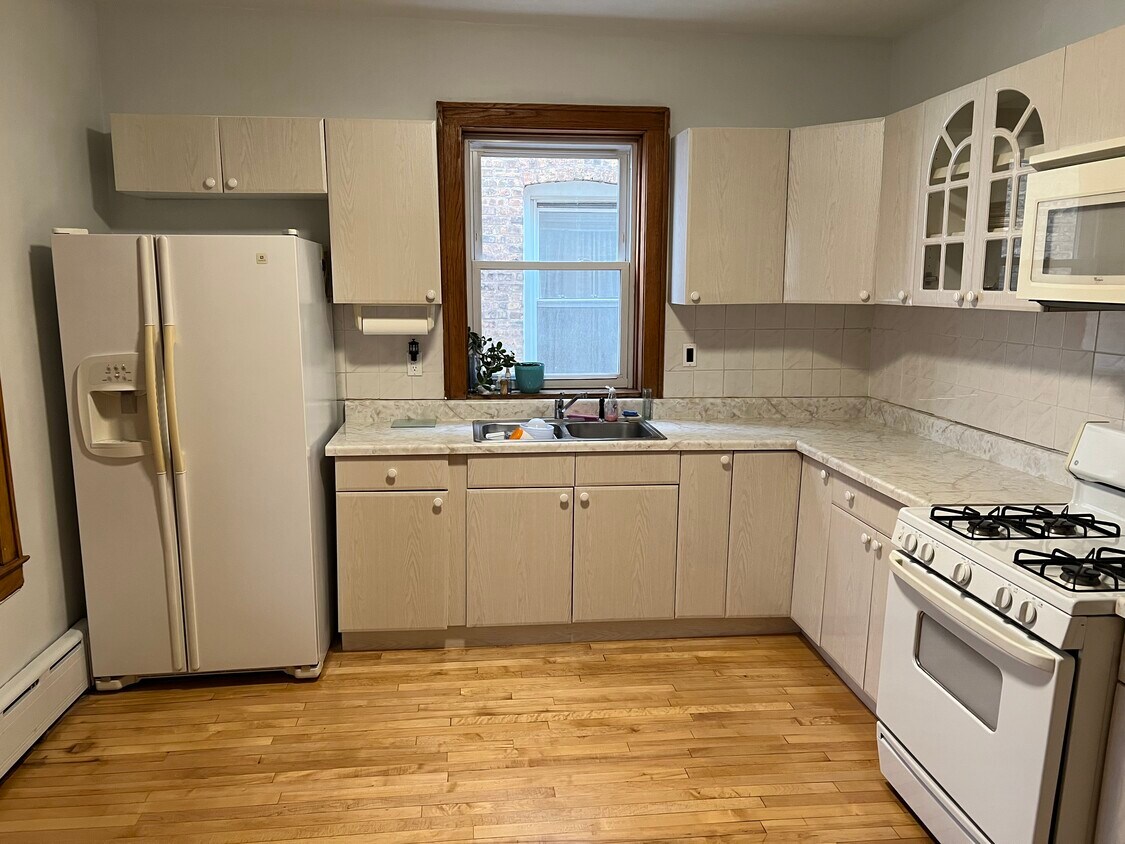 Foto principal - 5353 W Newport Ave