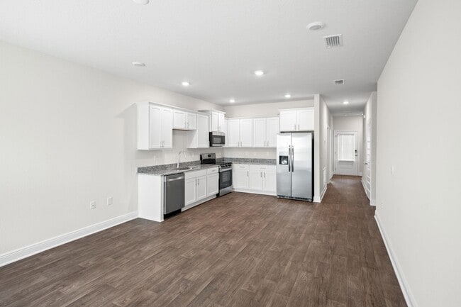 Building Photo - BRAND NEW HOME IN MAGNOLIA PINES!!!