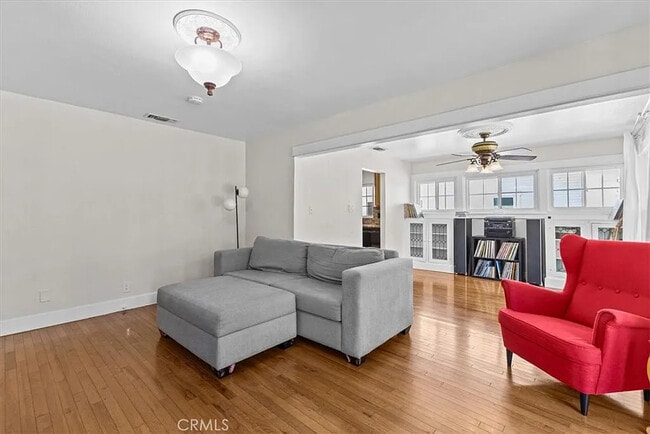 Foto del edificio - 228 Jacaranda Pl