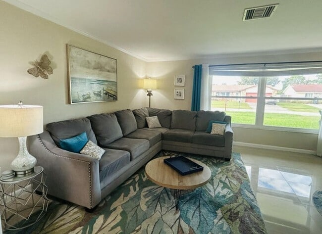 Foto del edificio - 5430 Guildcrest St