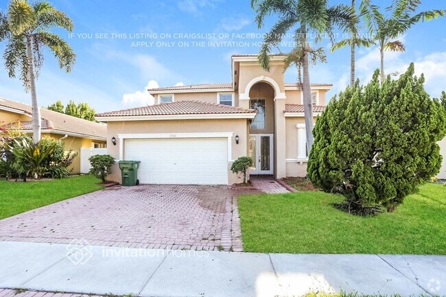 Building Photo - 1560 SW 194th Ave