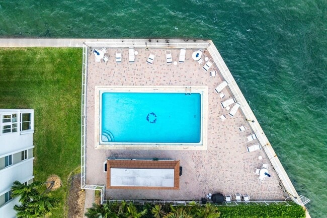 Foto del edificio - 2936 Lake Shore Dr