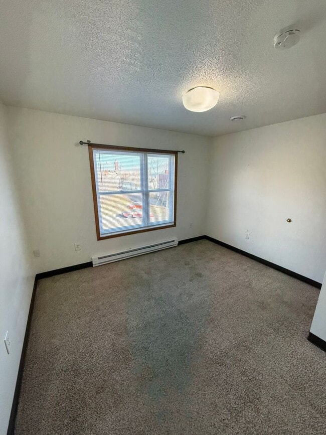 Foto del edificio - 317-319 N 3rd Ave W