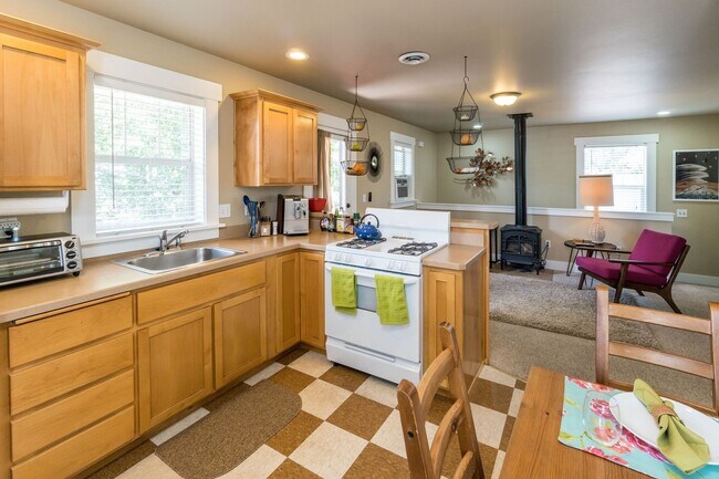 Building Photo - 1355 Baltimore Apt