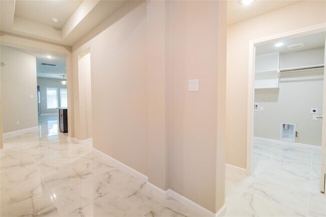 Foto del edificio - 8918 Hartford River Ln
