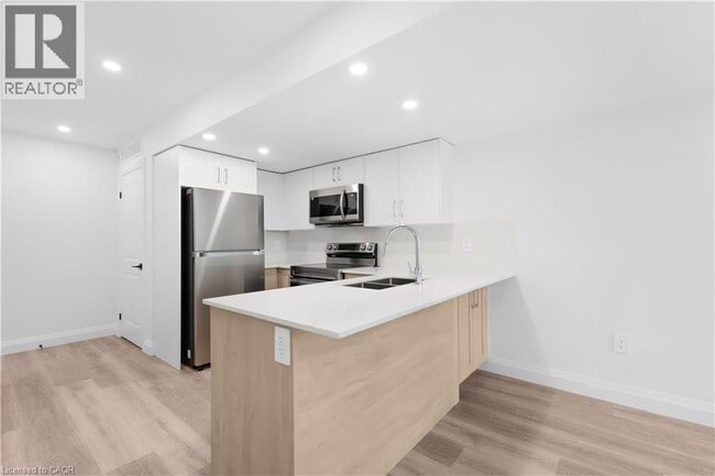 Building Photo - 220 Heiman St