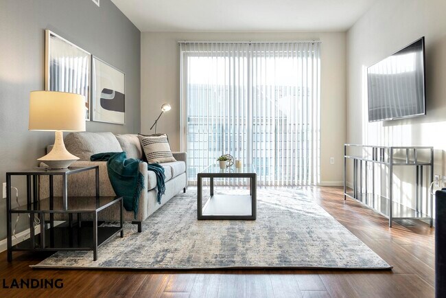 Foto del edificio - 14807 Woodland Hills Dr