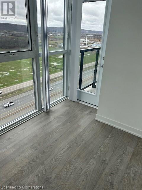 Photo du bâtiment - 550 N Service Rd