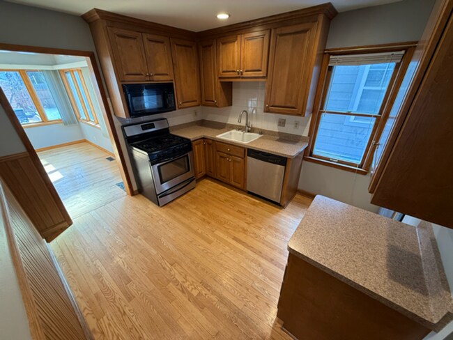 Foto del edificio - 3-Bedroom Home Just Steps from Lake Michigan! Prime location!