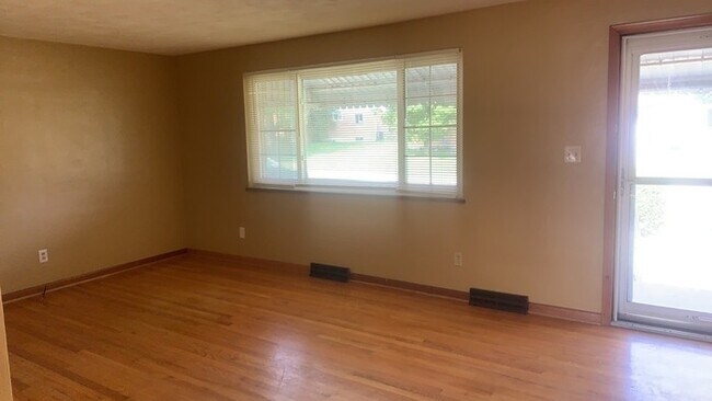Building Photo - 3416 Stocker