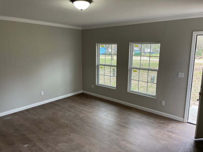 Building Photo - Remodeled 3 Bedroom Home, Everything Is New!