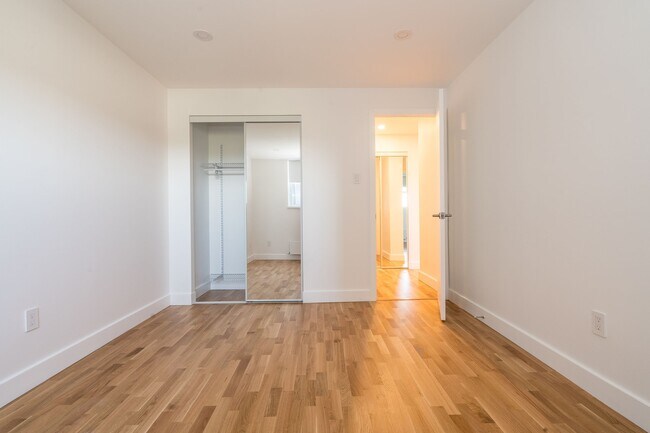 Photo du bâtiment - 230 Oak St