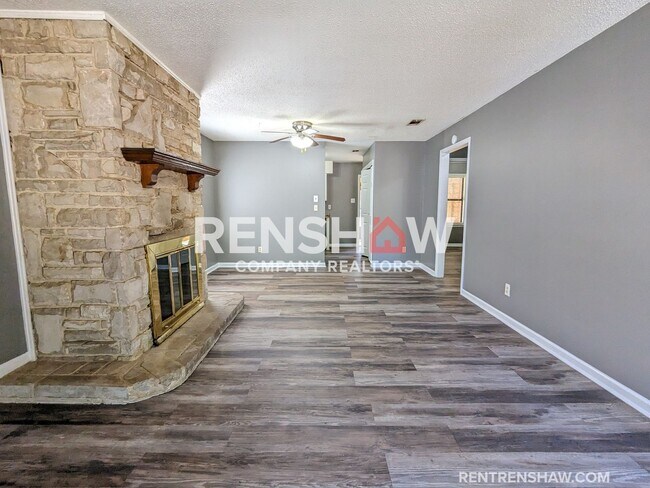 Building Photo - Classic 2/1.5 Cordova Townhome Now Availab...