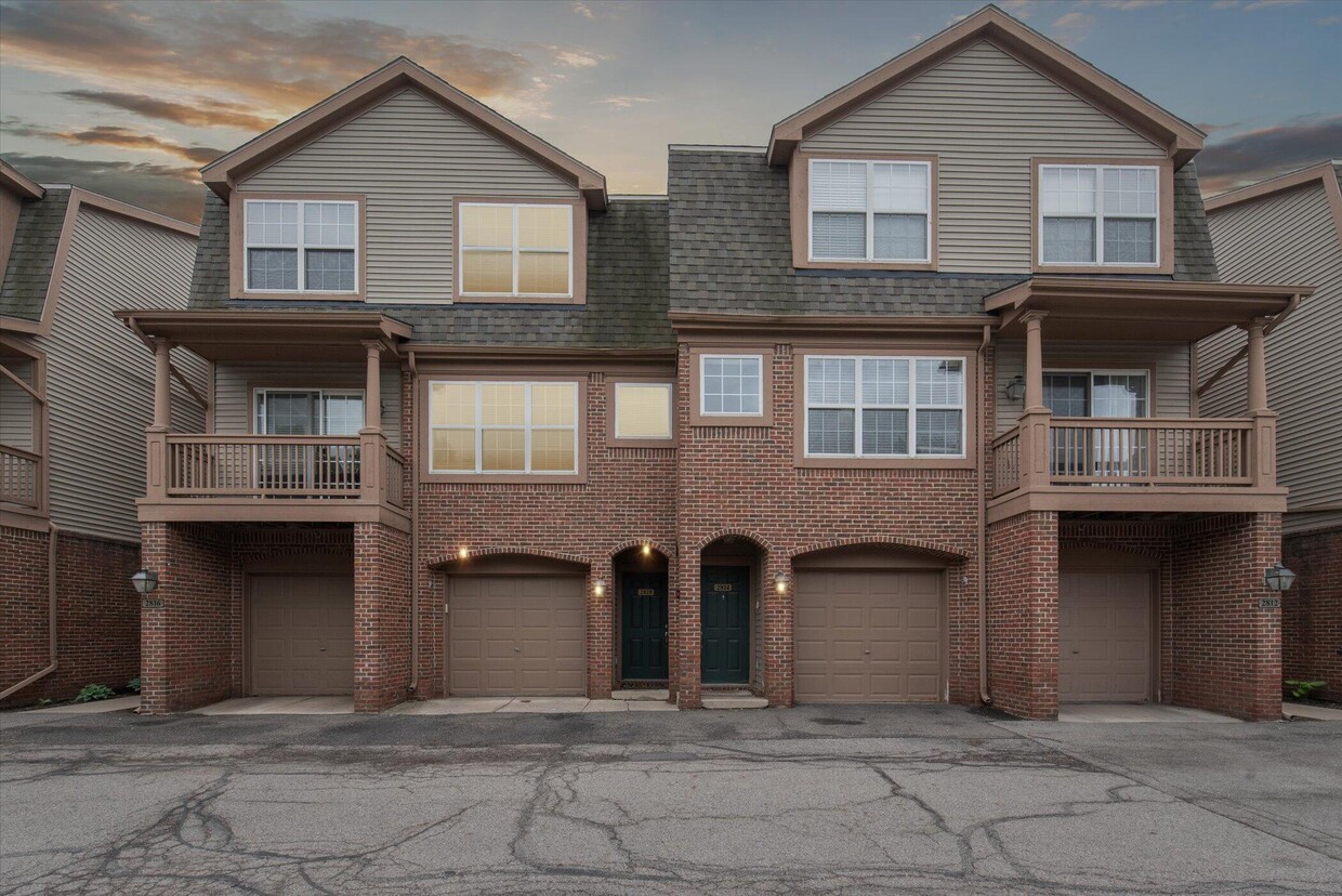 Primary Photo - 2818 Barclay Way