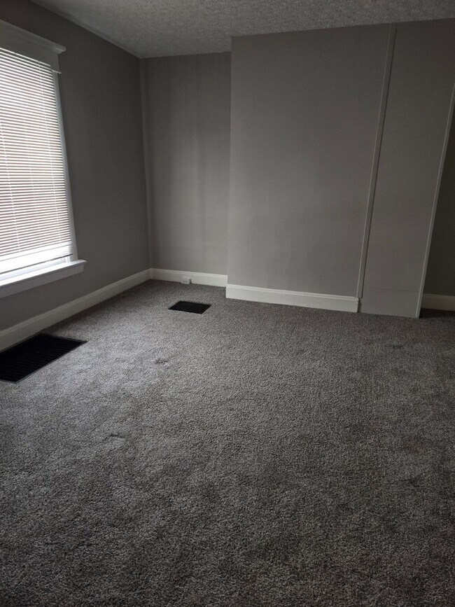 Building Photo - Beautiful and spacious unit