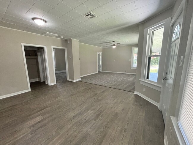 Foto del edificio - Remodeled home for rent in Winfield!  3 Be...