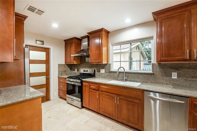 Building Photo - 3 br, 2 bath House - 7535 Chimineas Ave