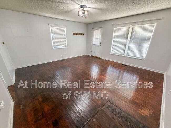 Foto del edificio - 648 S Fairway Ave