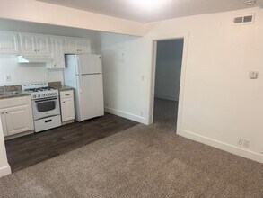 Building Photo - 264 W Ardmore Pl