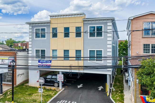 Building Photo - 431-435 Morris Ave