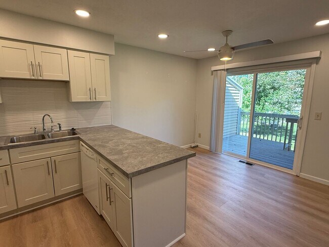 Building Photo - 12288 Drake St NW